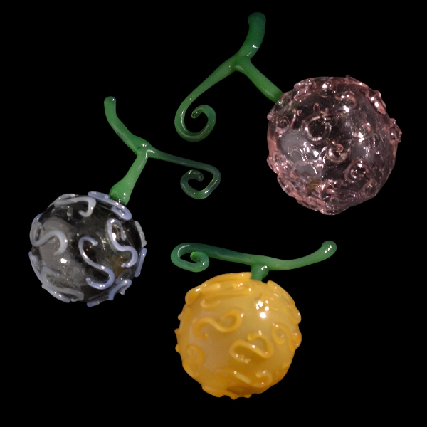 boules de Noël fruit du démon alt