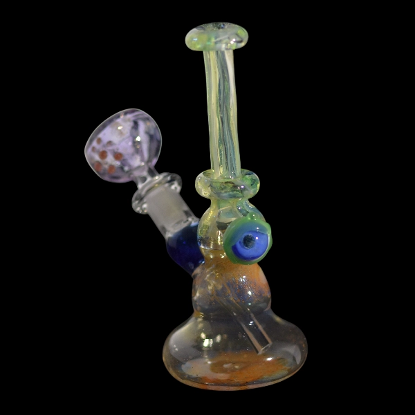 bang droit oeil bleu